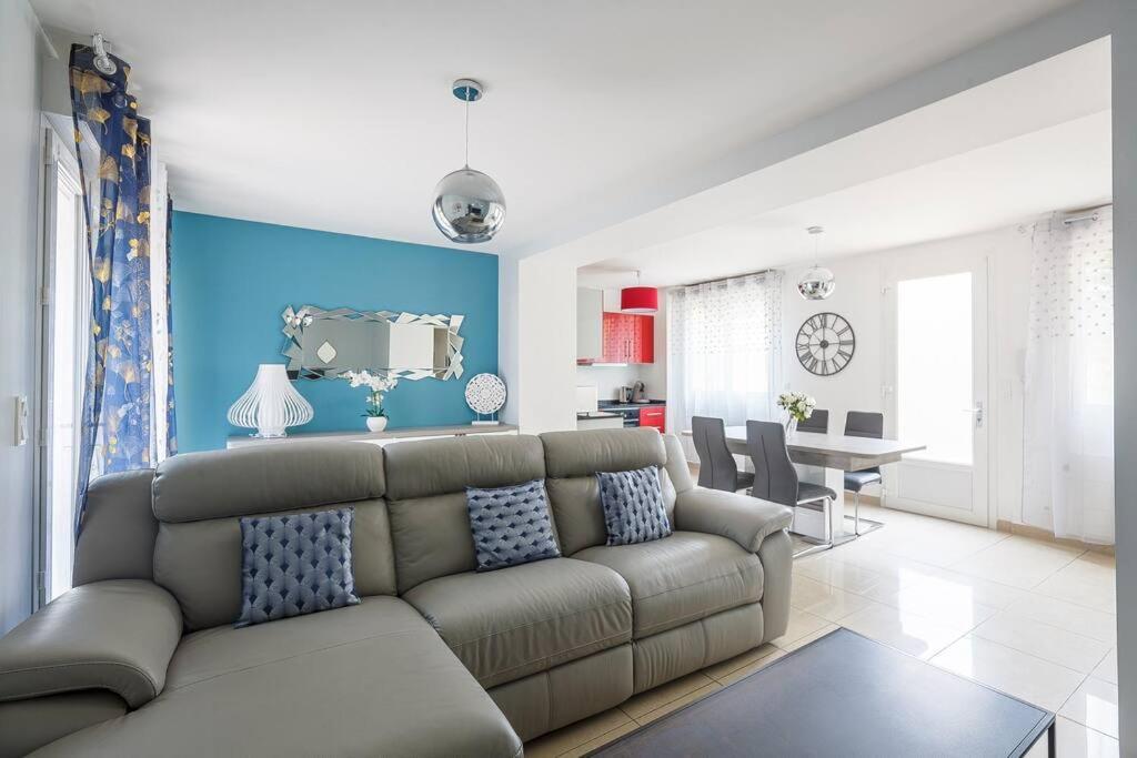 Logement 004 A 300M De La Gare Mantes La Jolie Ngoại thất bức ảnh